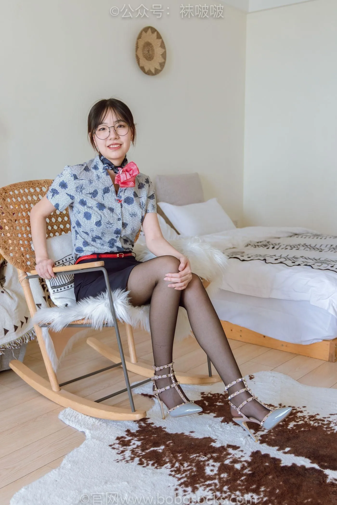 [BoBoSocks袜啵啵]NO.087 小甜豆-空姐制服、高跟鞋、黑丝 [130P]插图6